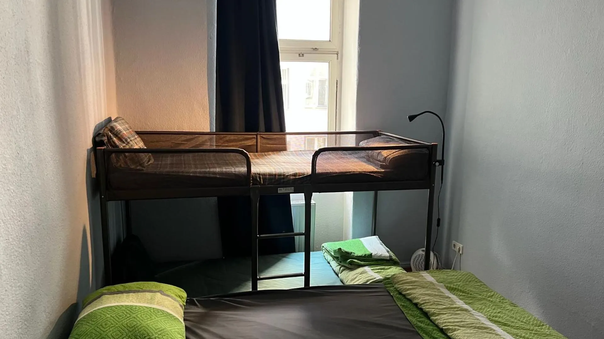 ברלין Stylish 2-Room Apartment With Balcony Next To East Side Gallery גרמניה