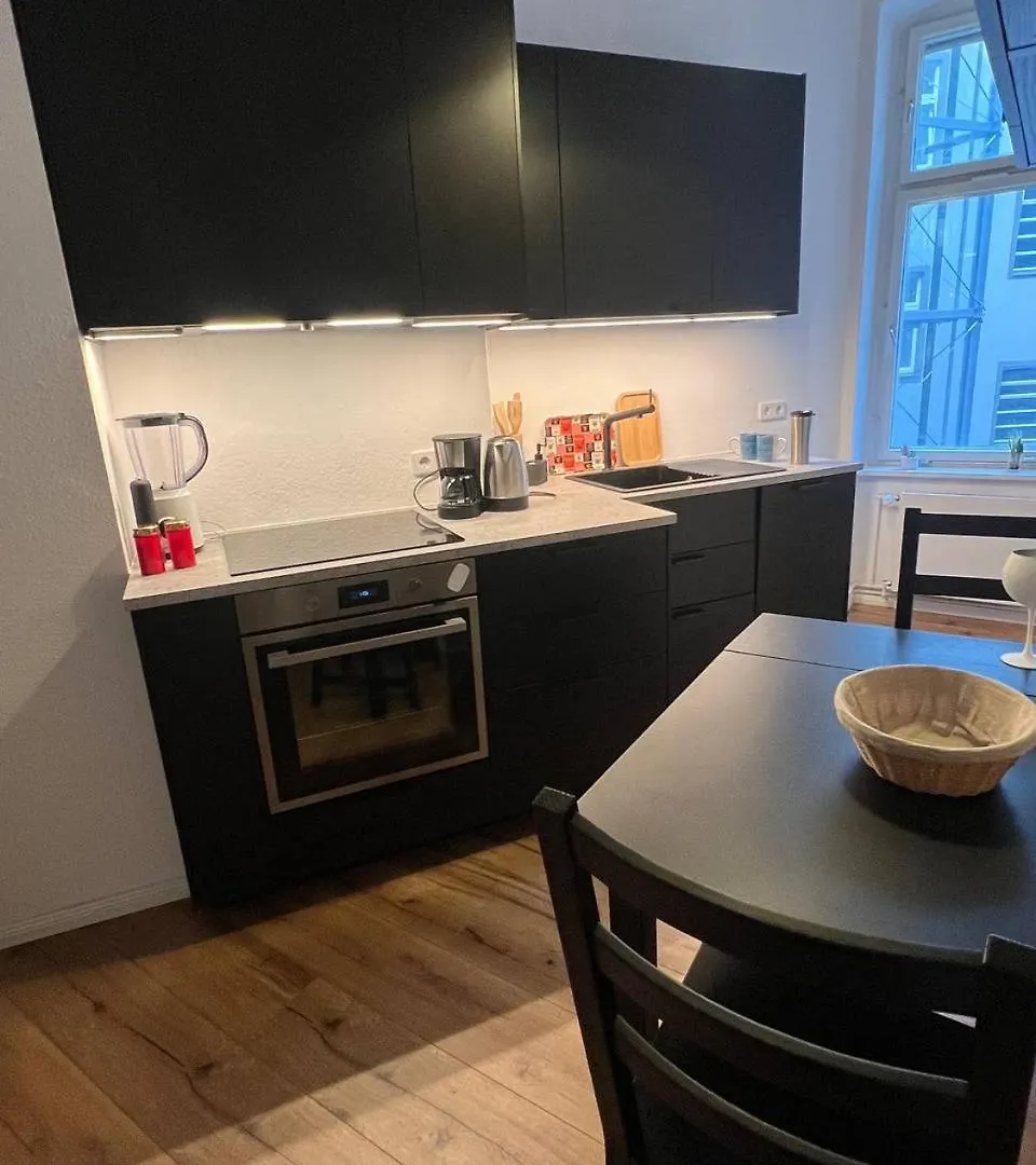 ברלין Stylish 2-Room Apartment With Balcony Next To East Side Gallery 0*,