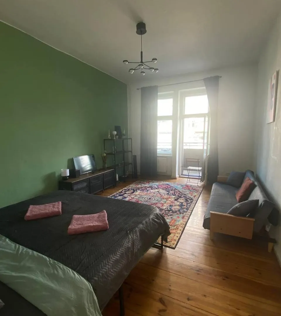 ברלין Stylish 2-Room Apartment With Balcony Next To East Side Gallery גרמניה