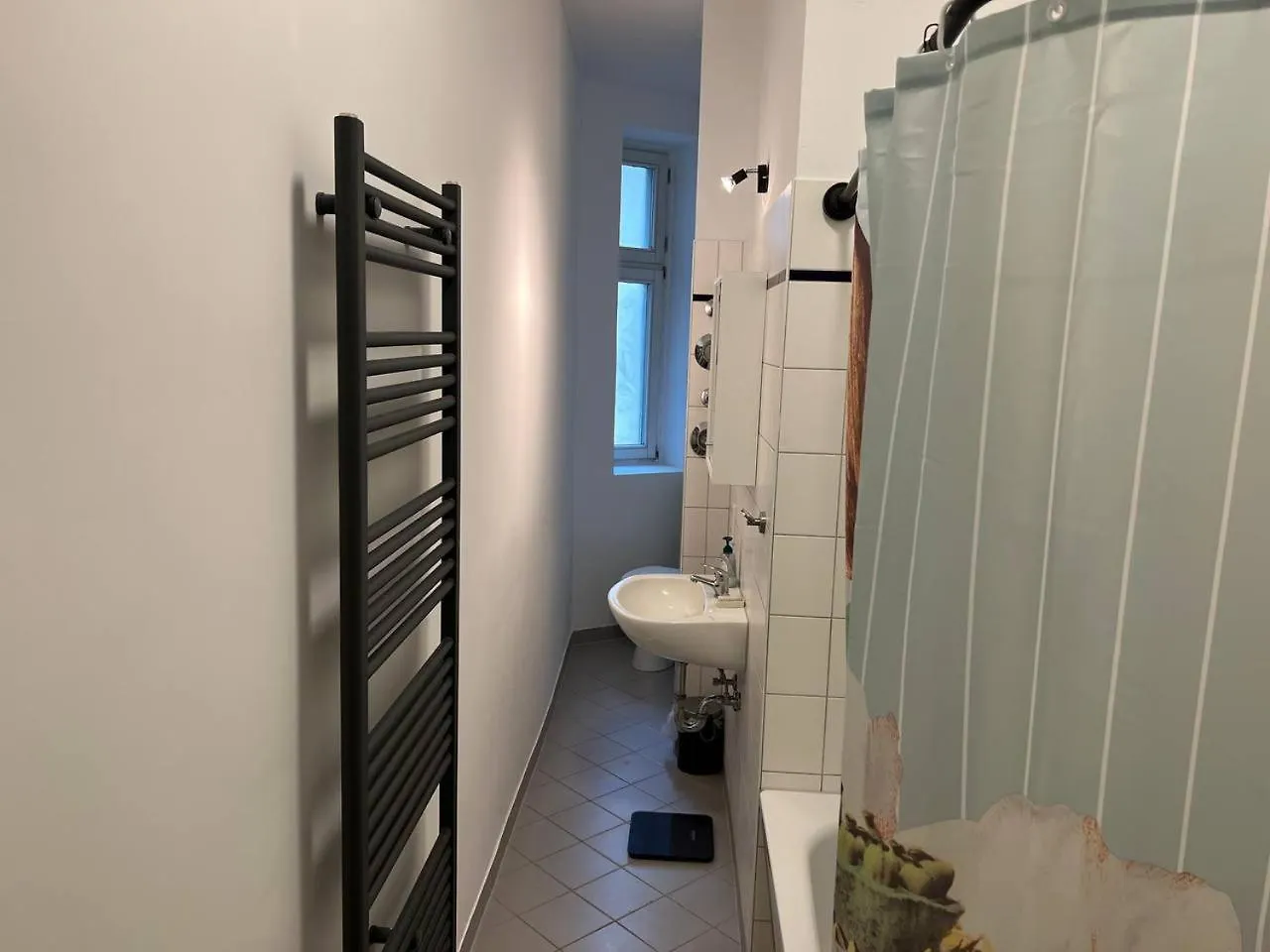 Stylish 2-Room Apartment With Balcony Next To East Side Gallery Berlino 0*,